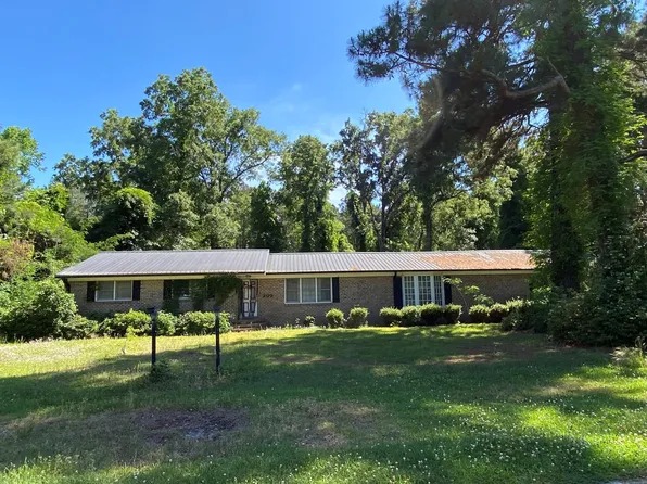 303 E Oak St, Lake Waccamaw, NC 28450