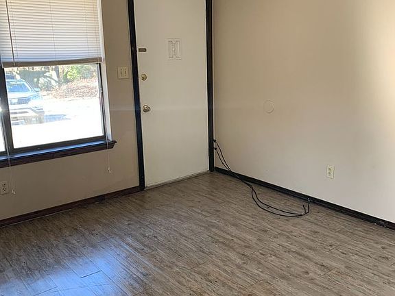 3rd image of 2609 Oakhurst Dr APT A