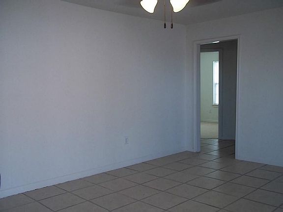 2nd image of 719 Schilling St