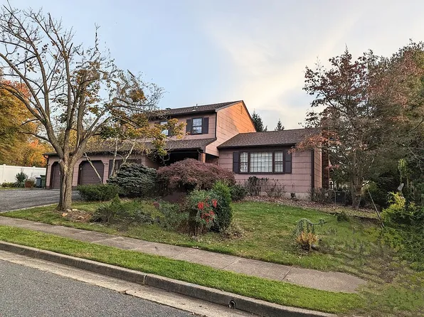 8 Emerson St, Edison, NJ 08820