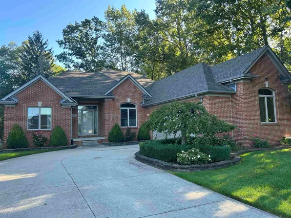 34283 Aspen Park Dr, Chesterfield, MI 48047