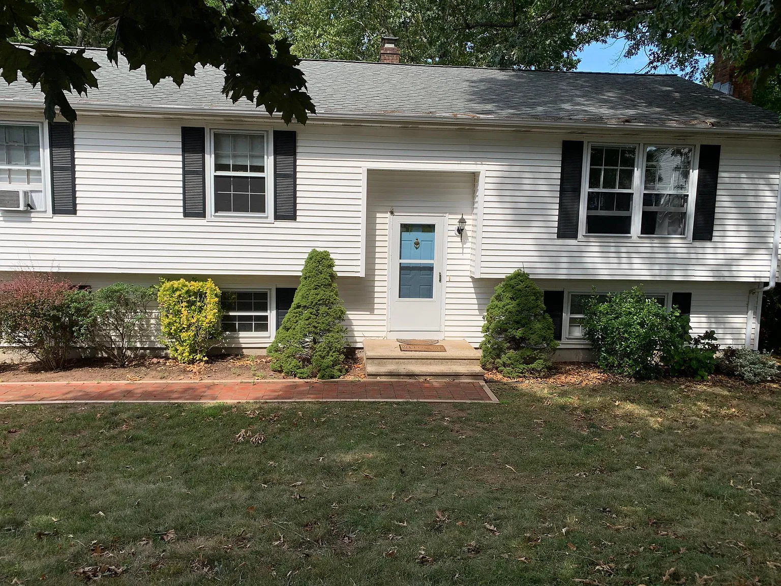 5 bed, 2.5 bath, 1626 sqft, $4,300 — Photo 3