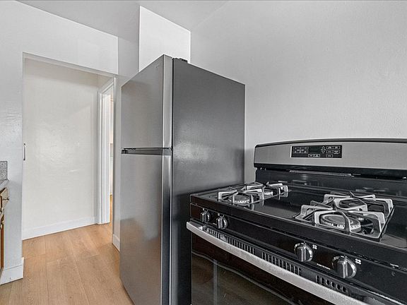 5th image of 1922 Locust Ave #6