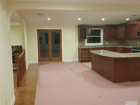 4th image of 612 Lenox Ave