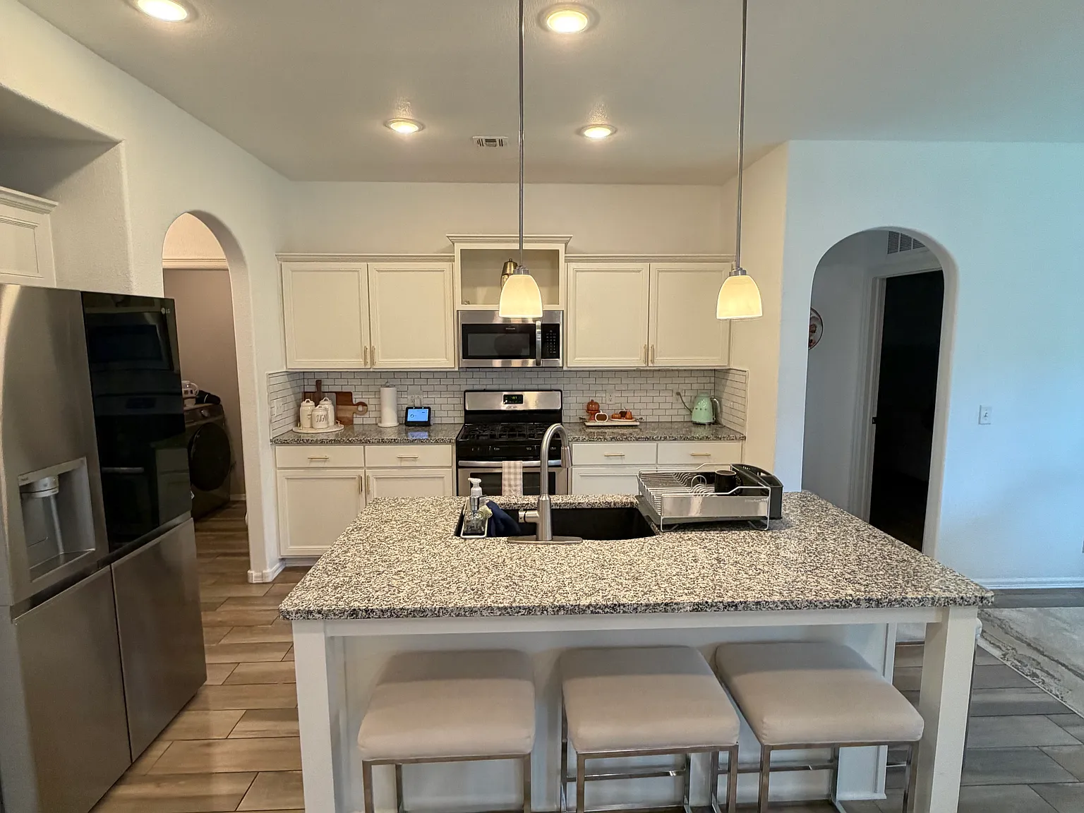 3 bed, 1648 sqft, $2,400 — Photo 3
