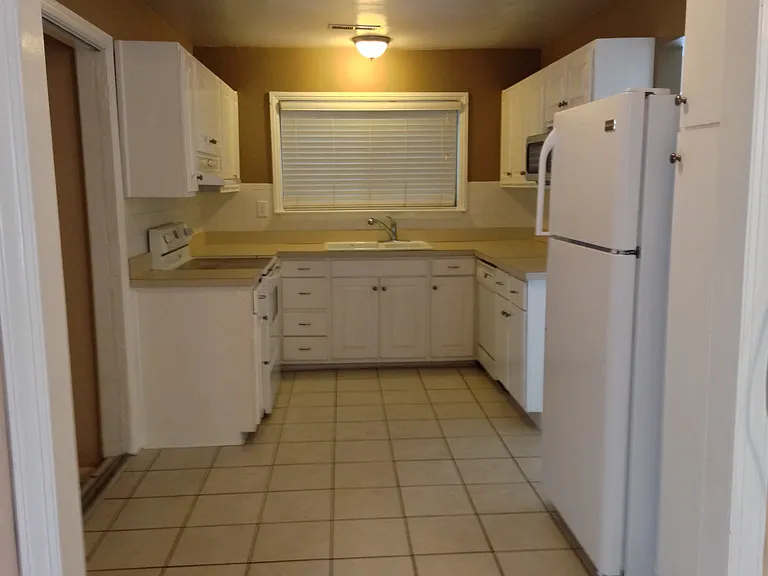 3712 Silina Dr — Photo 4