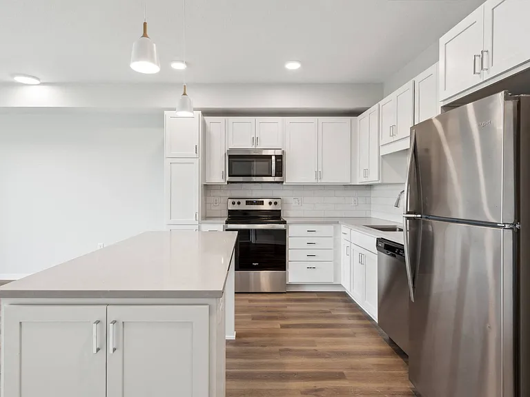 The Eloise Apartments — Photo 93