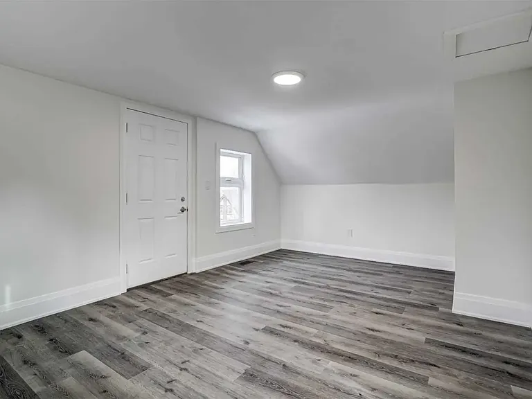 205 Hunter St E #B — Photo 3