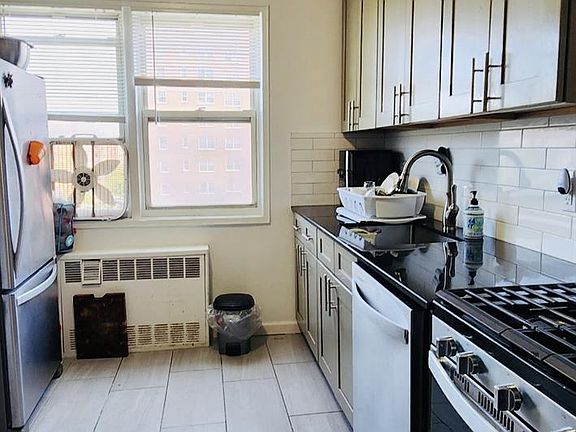 3rd image of 89-15 PARSONS Boulevard #9N
