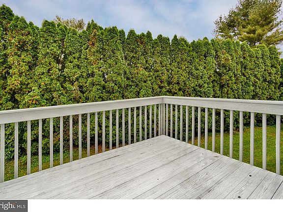 4th image of 201 Pinebrooke Cir