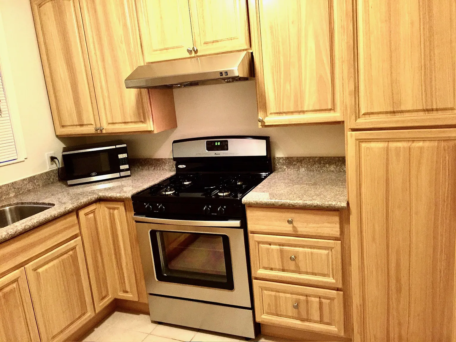 3 bed, 1600 sqft, $1,300 — Photo 4