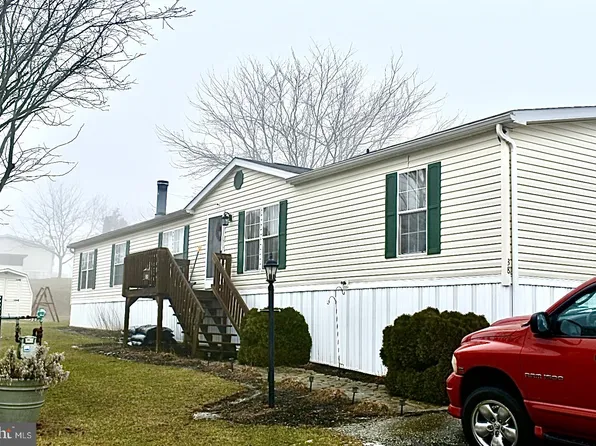 38 Broadwing Dr, Hanover, PA 17331