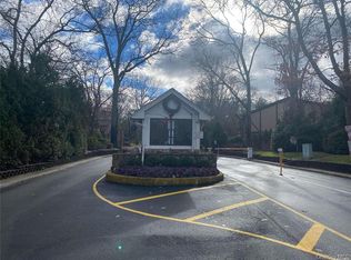 389 Clubhouse Ct, Coram, NY 11727