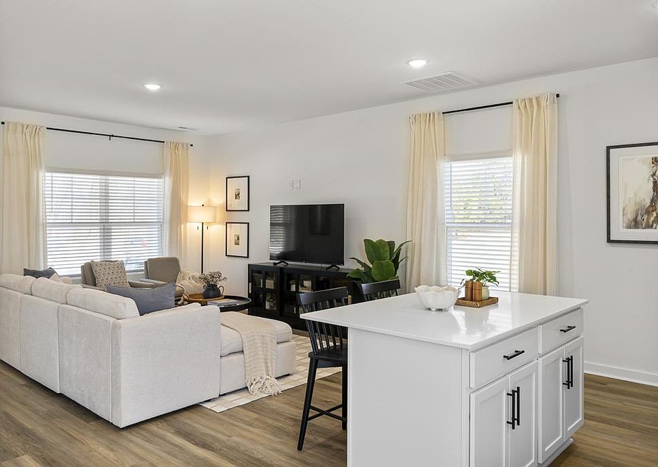 1st image of 1620 Links Dr