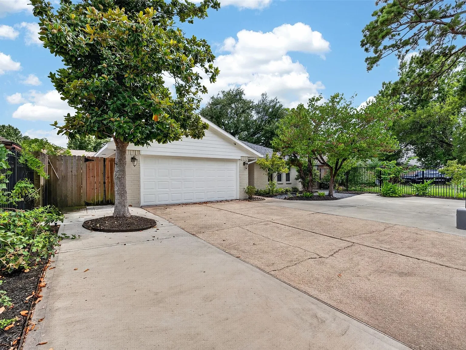 4 bed, 3.5 bath, 1986 sqft, $2,895 — Photo 3
