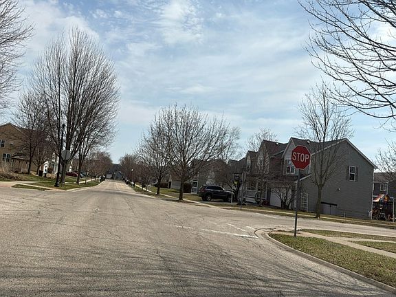 5th image of 833 Forest View Way