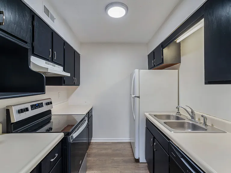 Chestnut Commons — Photo 11