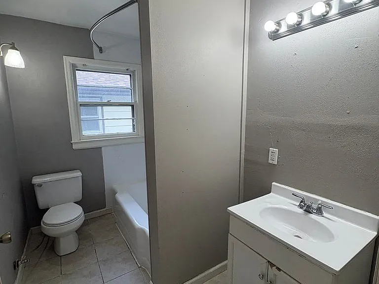 2419 Pine St — Photo 14