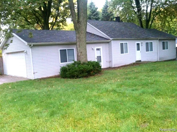 23015 Cottage Dr, Southfield, MI 48033