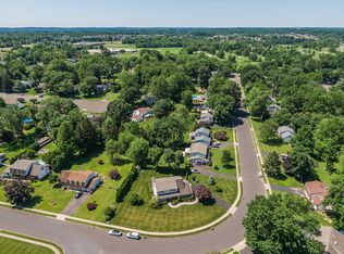 971 Lavera Rd, Warminster, PA 18974