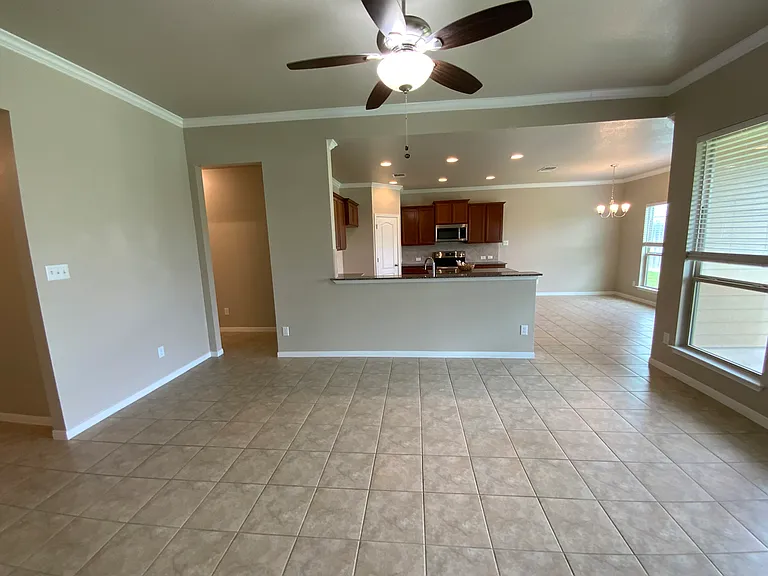 1407 Chalice Dr — Photo 2