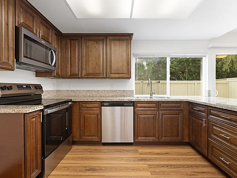 3661 Harvard Dr — Photo 11