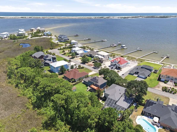 159 Shoreline Dr, Mary Esther, FL 32569