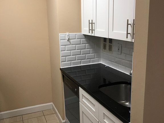4th image of 1910 Parsons Blvd APT 1F