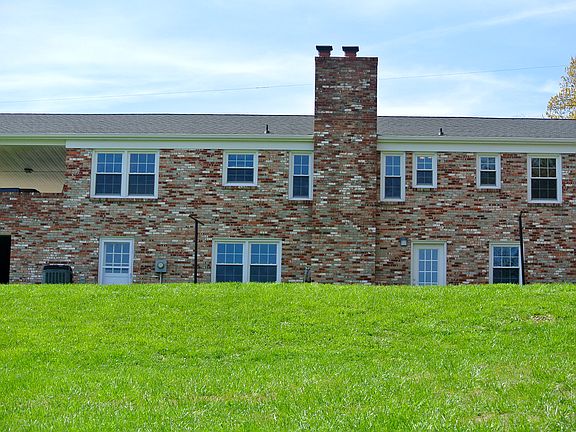 3rd image of 1605 Melinda Dr