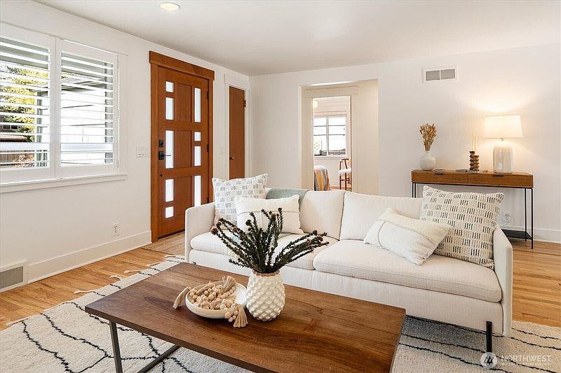 4th image of 15522 1st Avenue NW