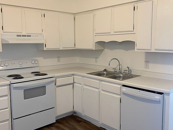 2nd image of 2834 Vista Ln