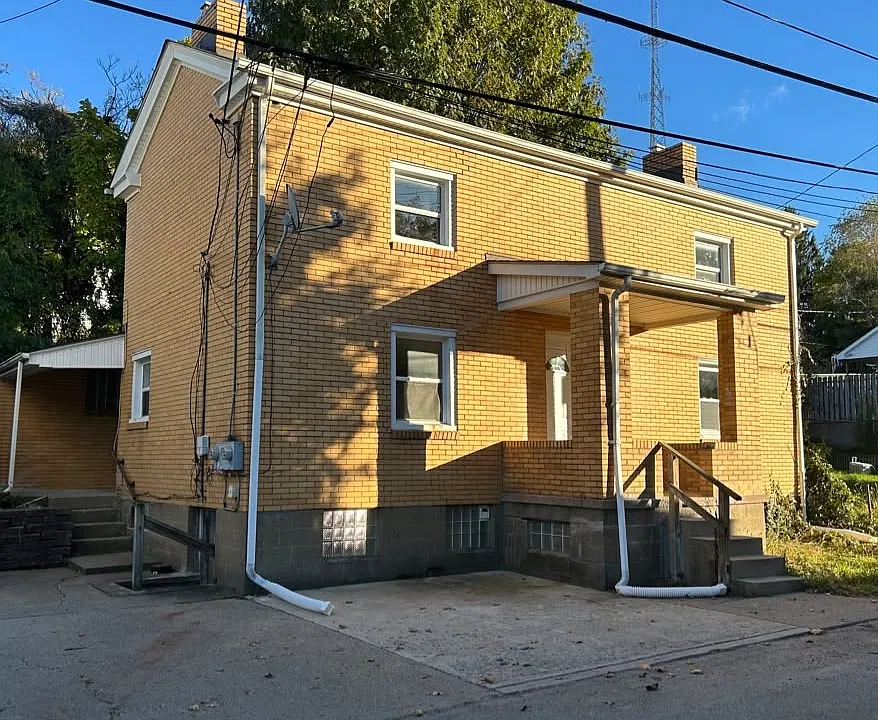 1225 Arnold St