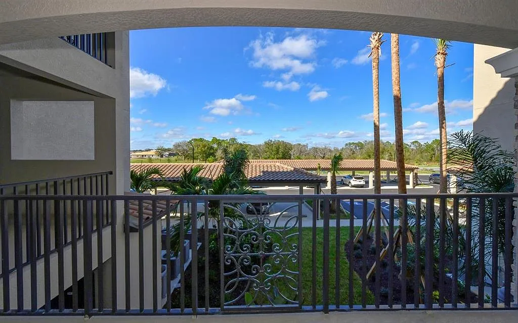 3 bed, 2.0 bath, 1286 sqft, $2,950 — Photo 3