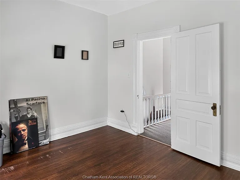 598 Park Ave W — Photo 19
