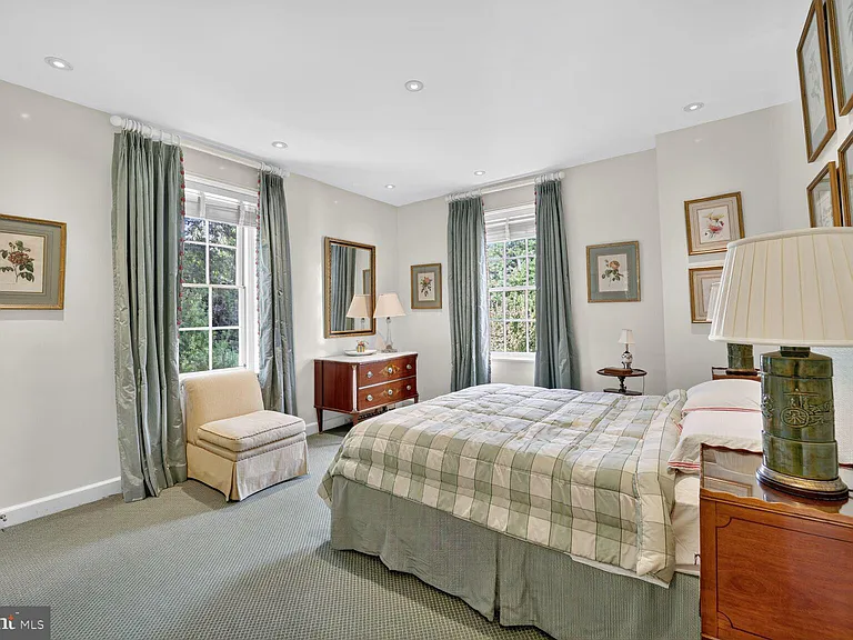 2310 Kalorama Rd NW — Photo 27