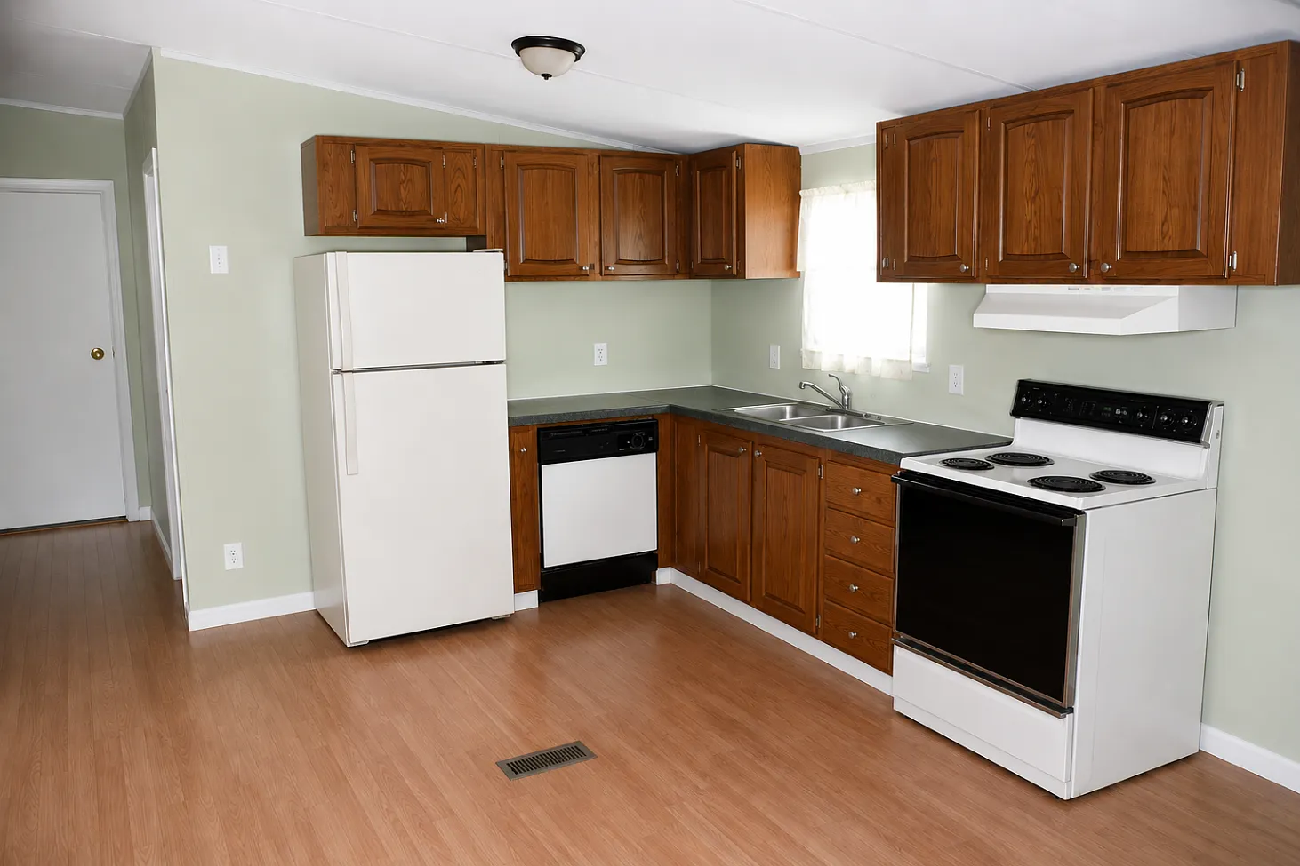 3 bed, $950 — Photo 2