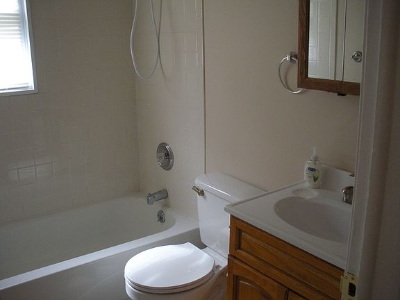 3rd image of 3901 Evelyn Dr