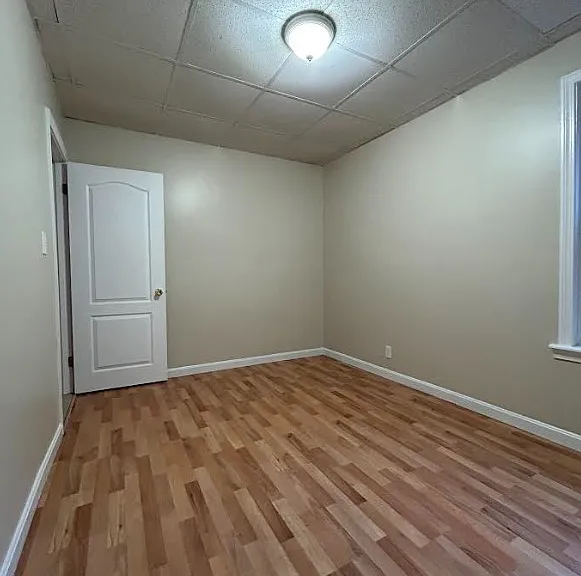 397-407 William St Fall River, MA Cozy 2 Bedroom Steps From Battleship Cove & the Updated Waterfront — Photo 6