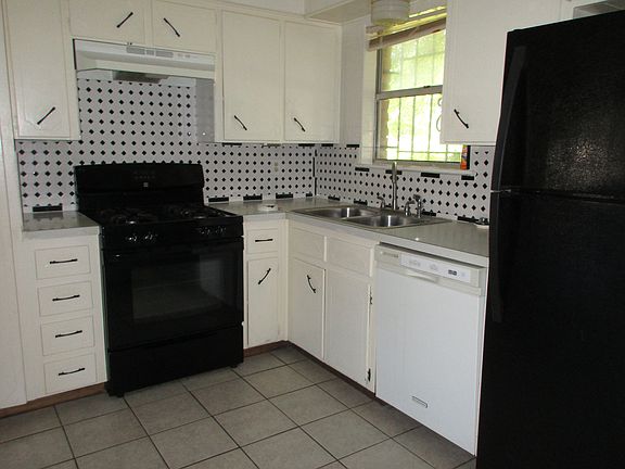 5th image of 1010 Ronstan Dr