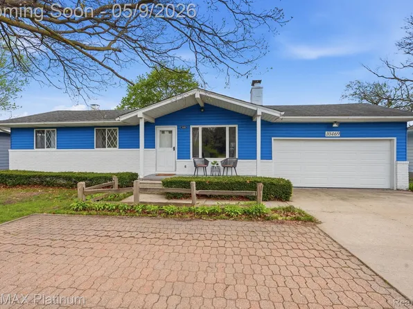 10469 Cooley Lake Rd, Commerce Township, MI 48382