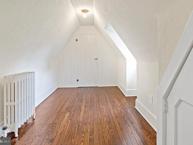 7704 Crossland Rd — Photo 46
