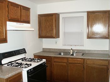 2nd image of 523 S Oakley Ave