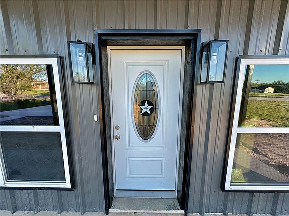3rd image of 200 Lois Cir