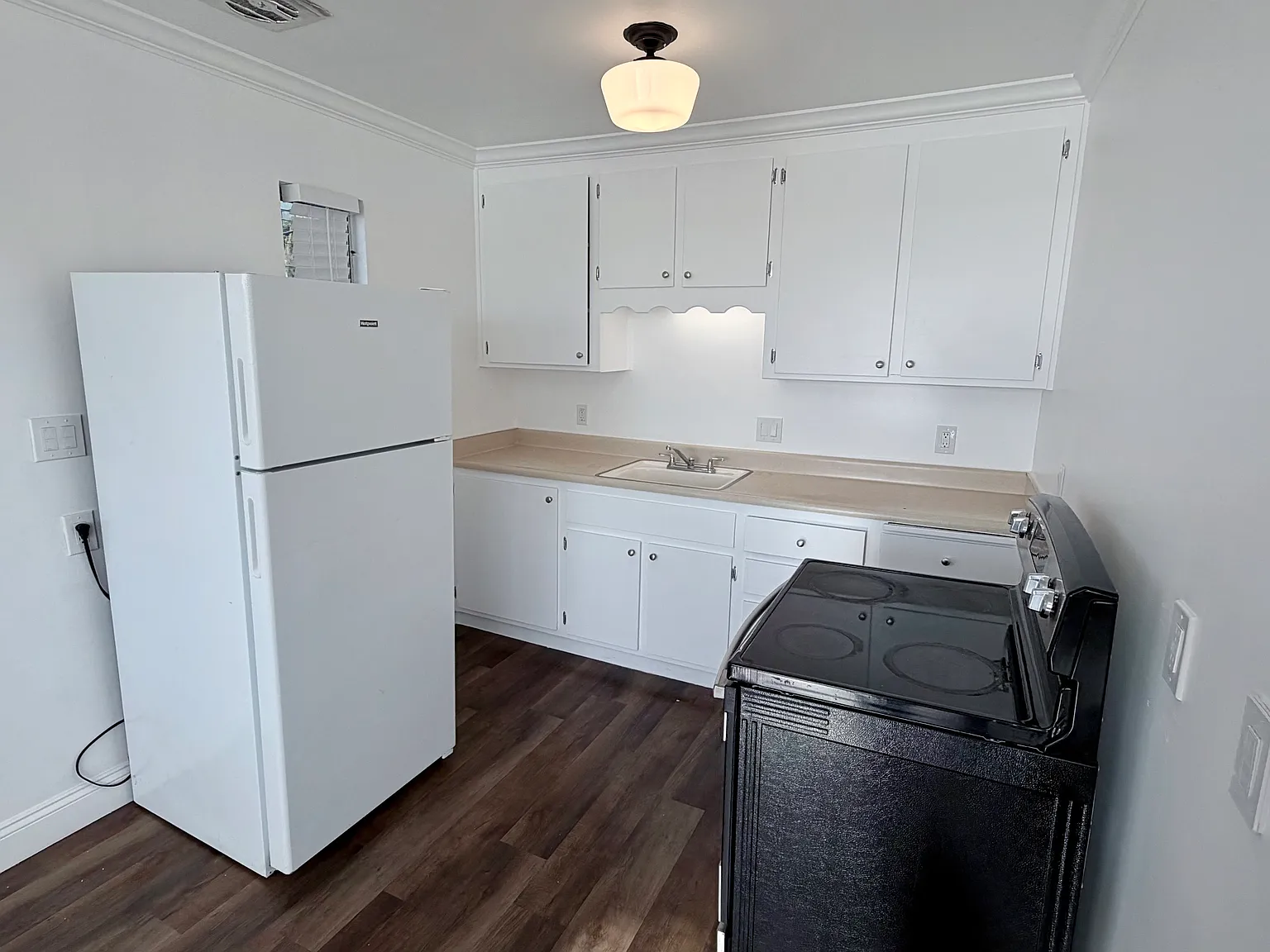 2 bed, 700 sqft, $2,100 — Photo 4