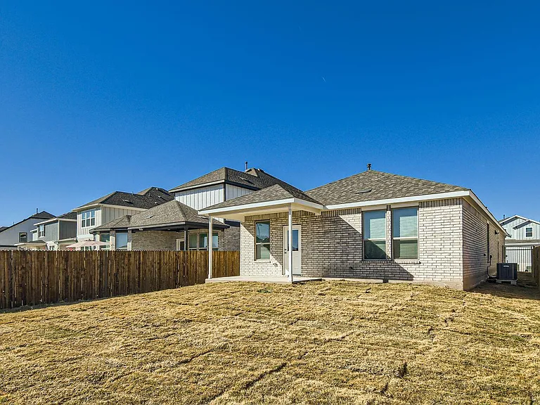 140 Bennington Dr — Photo 28