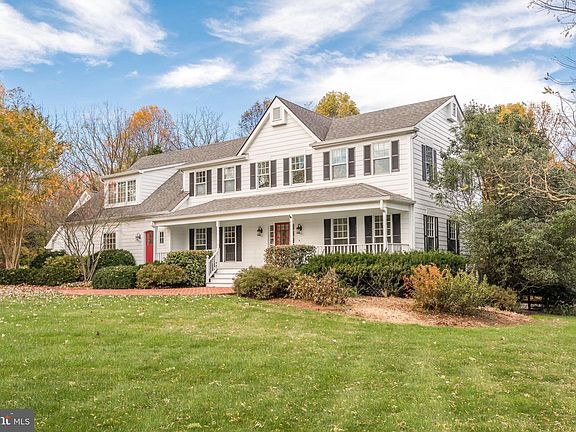 3rd image of 10914 Lake Windermere Dr