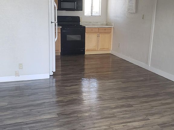 4th image of 1218 S Farmer Ave #106