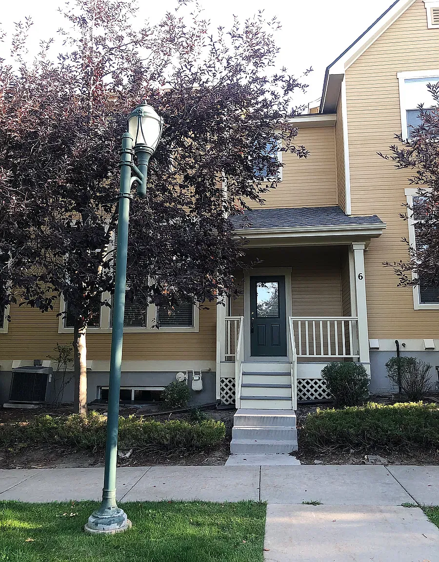 3 bed, 1213 sqft, $3,500 — Photo 2