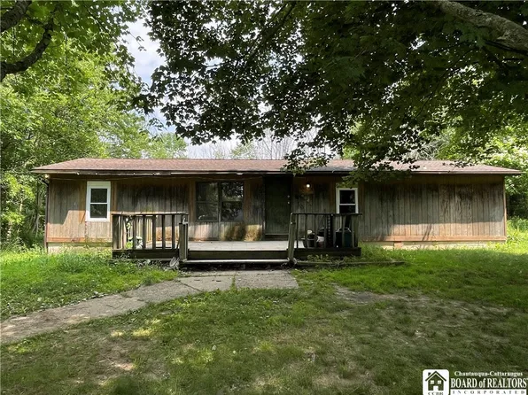 4444 Mahanna Rd, Bemus Pt, NY 14712