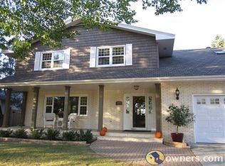 2413 E Country Club Dr, Fargo, ND 58103